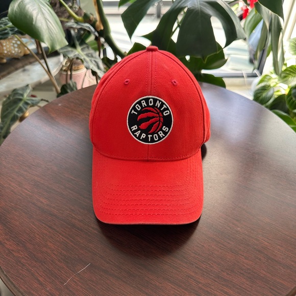 🧢NBA Toronto Raptors Red and Black Cap - Picture 5 of 8